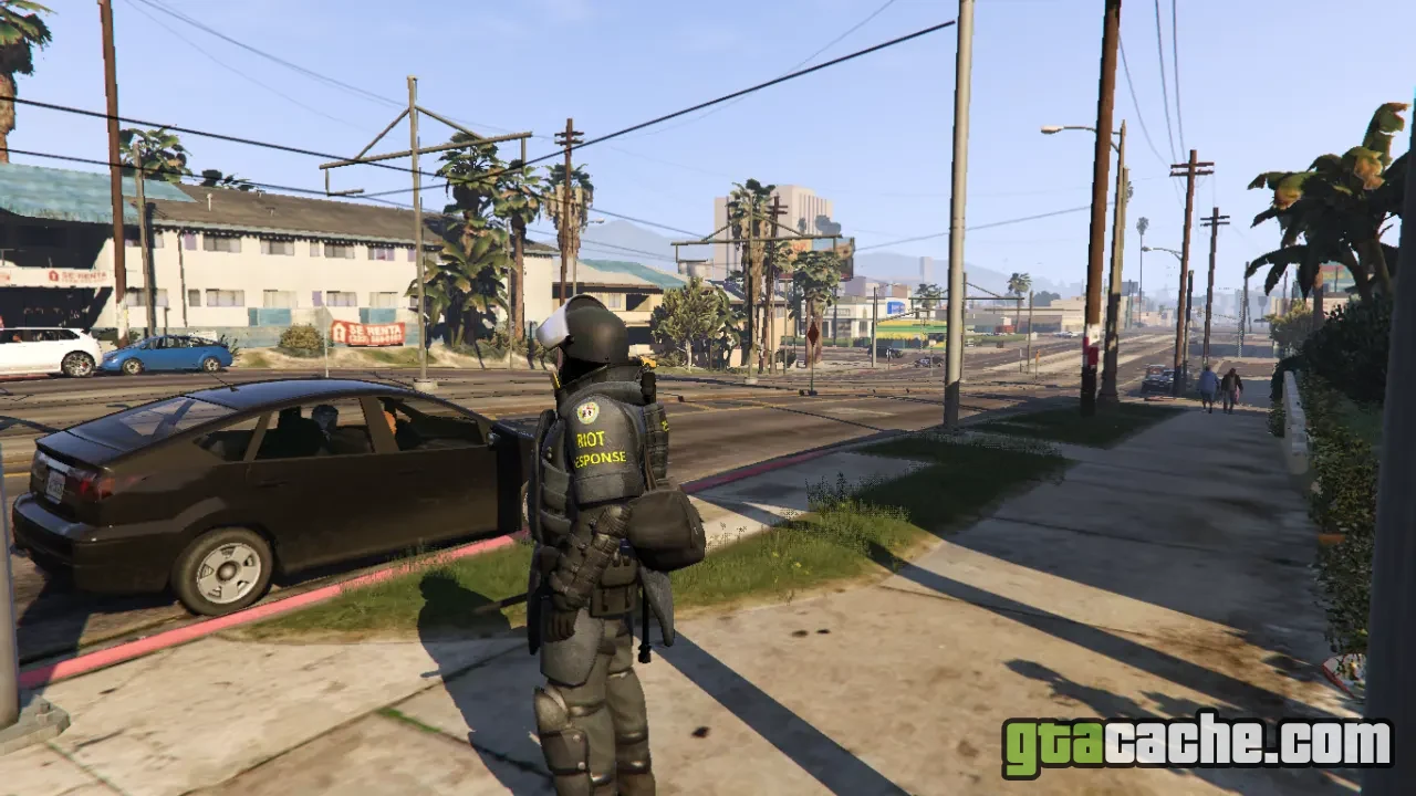 GTA 5 Riot mod — civil unrest erupting across Los Santos